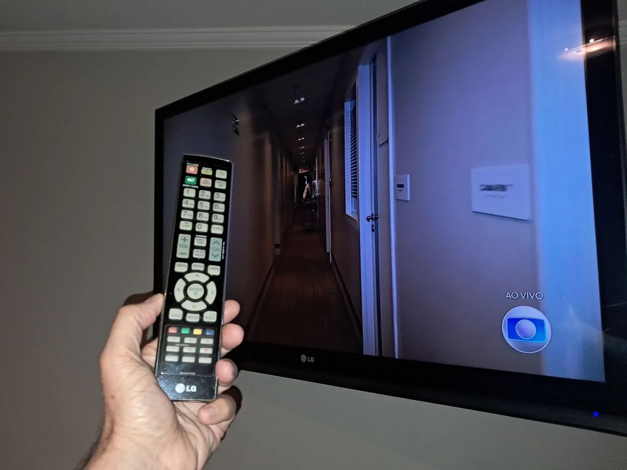 LG 47 polegadas usada Bivolt com suporte articulado