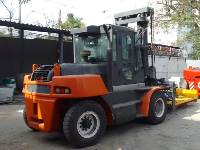 Empilhadeira Doosan D110S-5 Capacidade 11.000Kg Torre Duplex 5.000mm com Deslocador