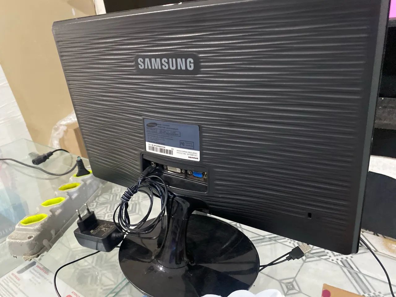 Monitor de 18.5 polegadas da linha SyncMaster. Modelo: S19A300B  - Foto 4