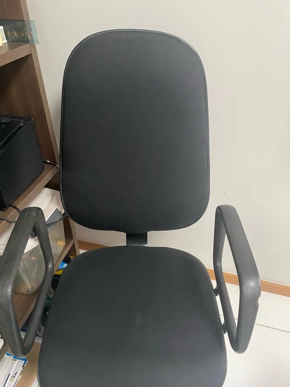 Cadeiras de escritório fixa e de rodinhas - Foto 2