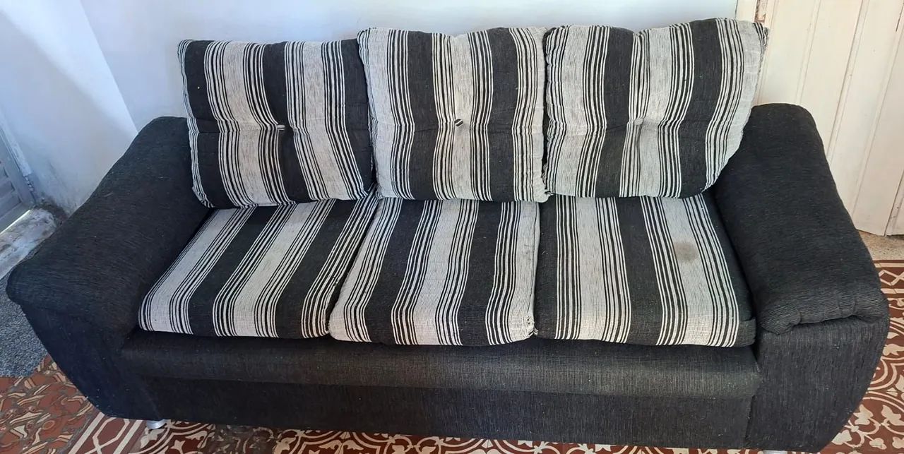 Mesa e sofá. Retirada Imbiribeira. - Foto 3