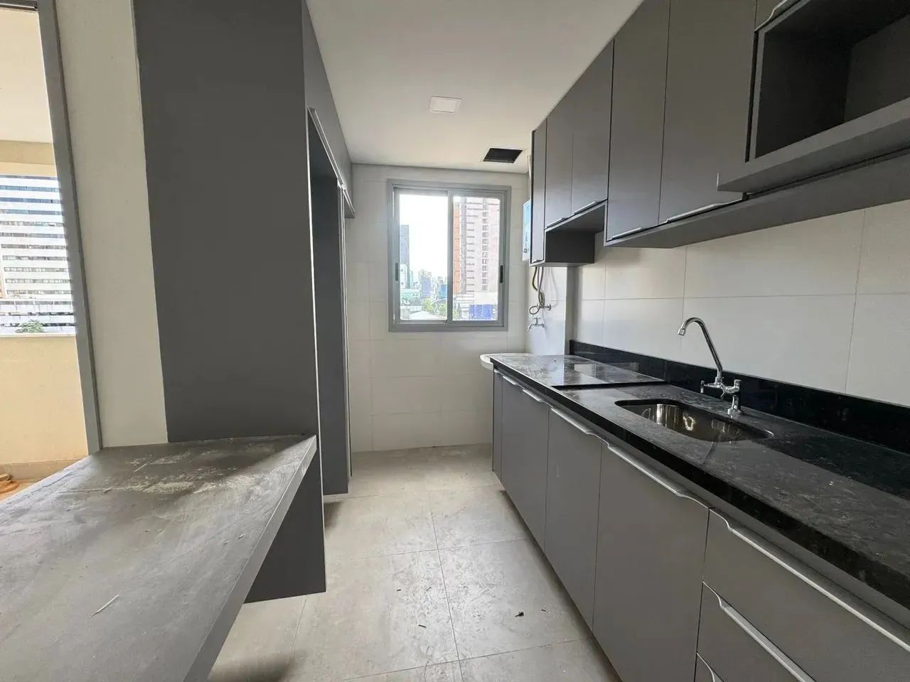 Excelente 1 quarto com armarios