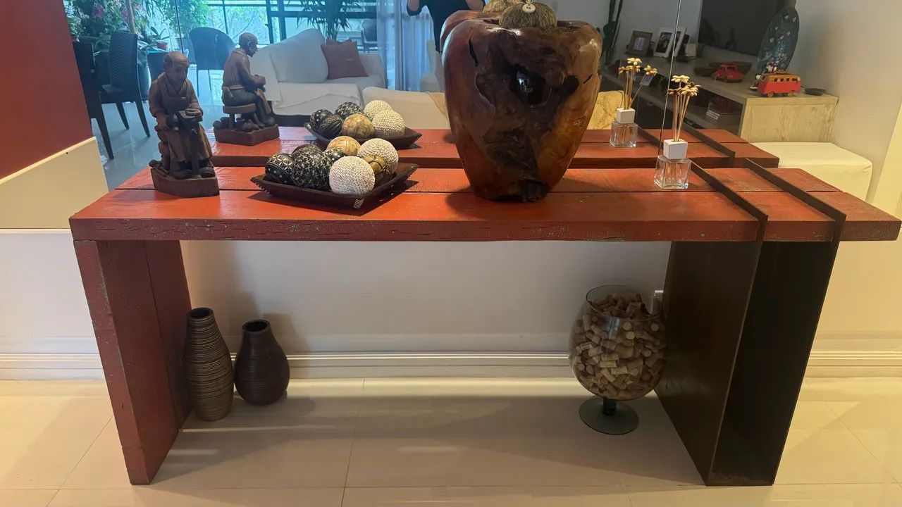 Aparador de madeira com aço corten + mesa de canto