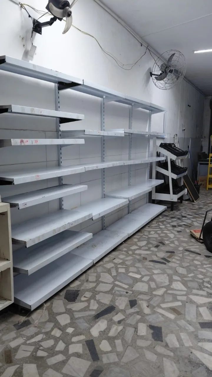 Gôndolas Metálicas para Mercado e Comércio - Prateleiras Expositoras (Bem Conservadas) - Foto 2