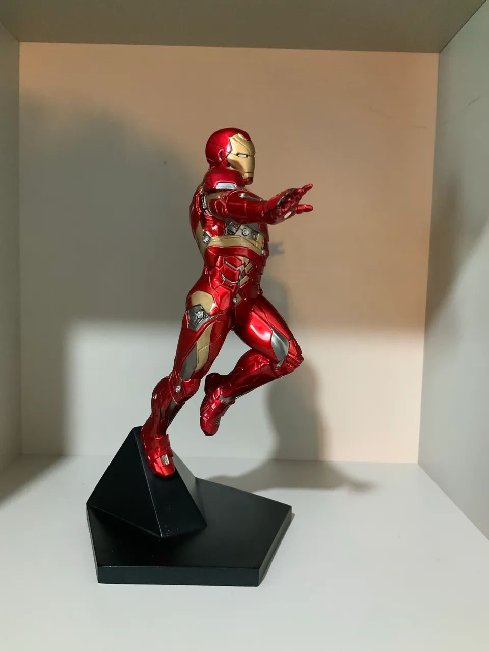 Boneco Homem de Ferro - Iron Studios (falta um braço)