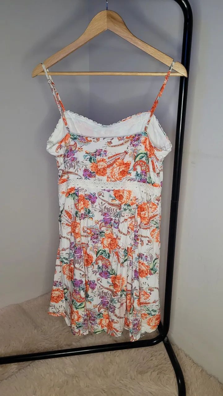 Vestido de alcinha florido com detalhe de renda - Tamanho G - Foto 3