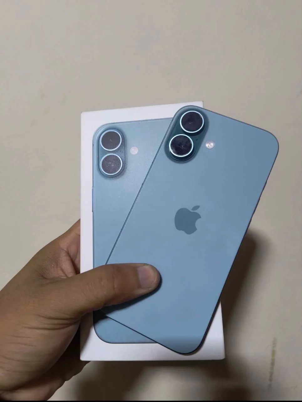 iPhone 16 