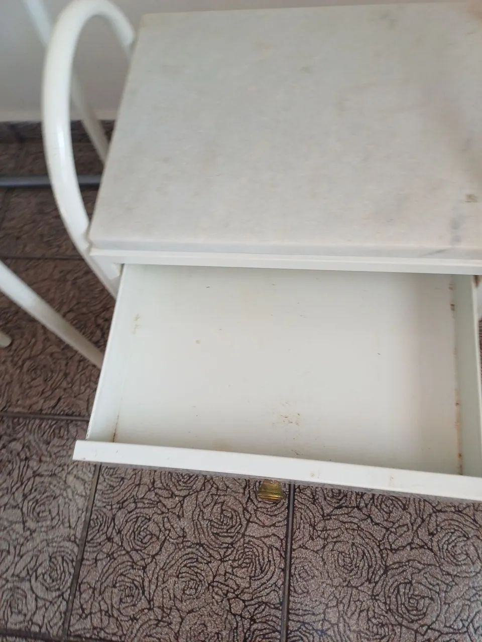 Penteadeira + mesa de cabeceira antigas - Foto 5