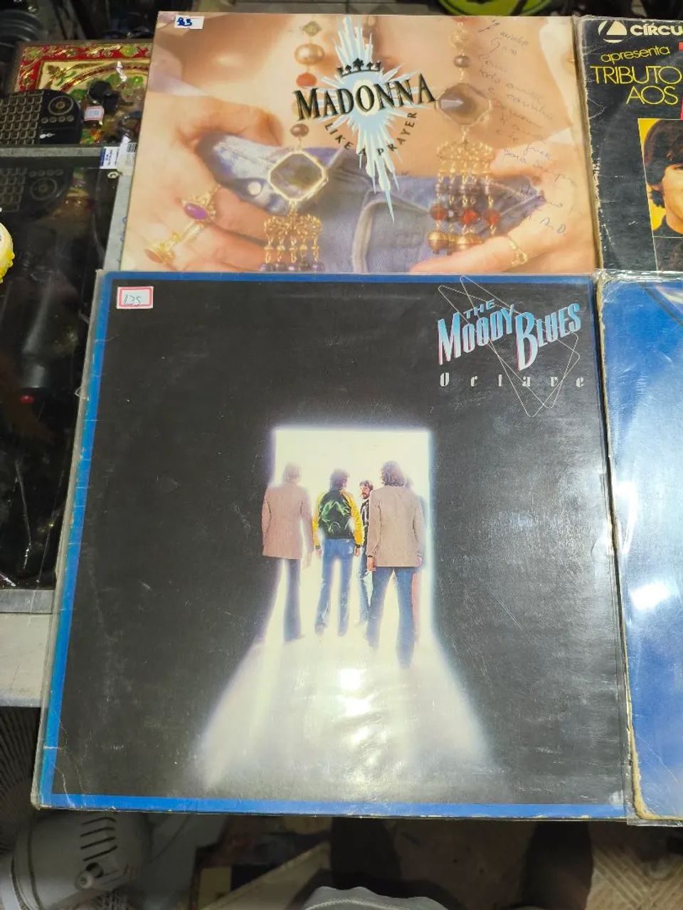 Lote com quatro disco de vinil sendo um dos bicos duplo clássicos - Foto 4