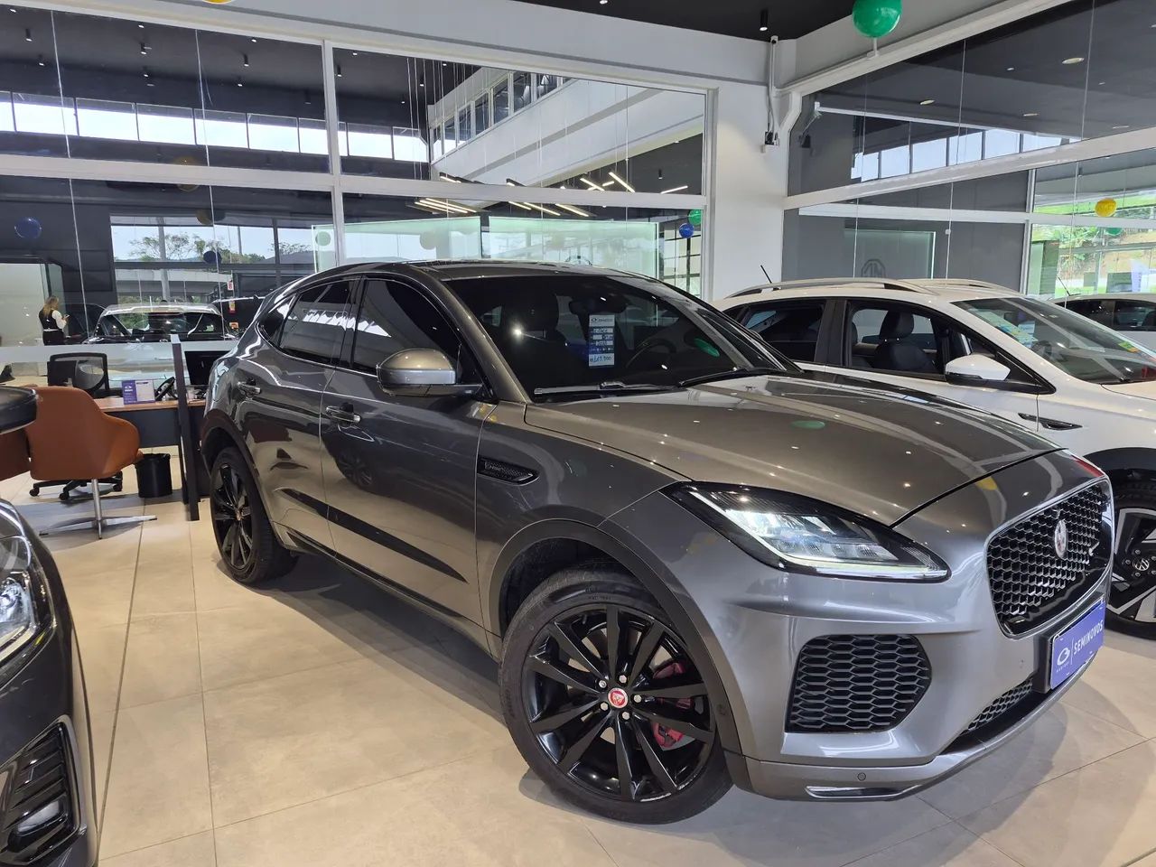 Jaguar E-Pace R-dynamic HSE 2.0 AWD 300cv Aut. 2018 - Foto 4