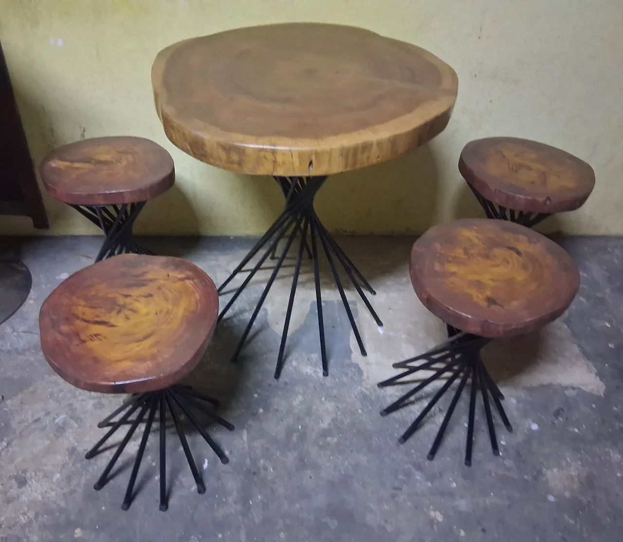 Conjunto mesa e bancos  - Foto 2