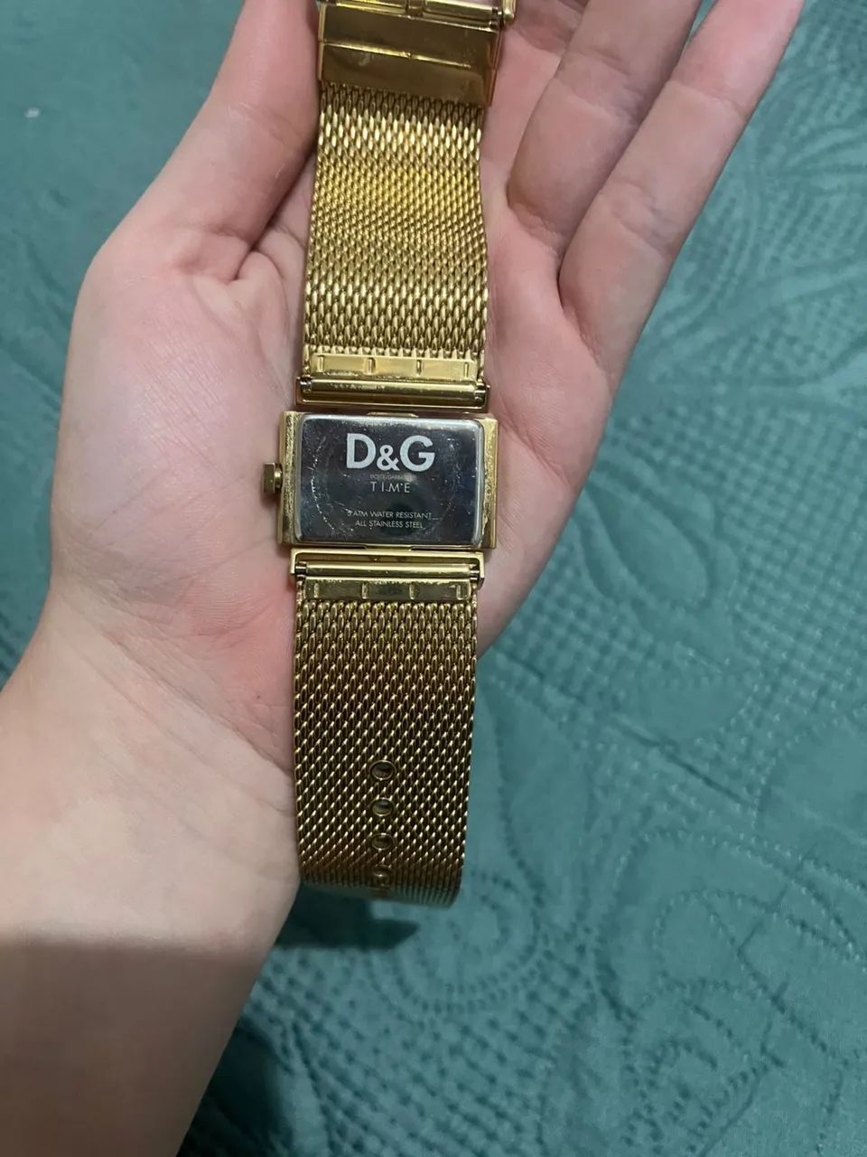 Relógio seminovo D&G  elegância e conforto 