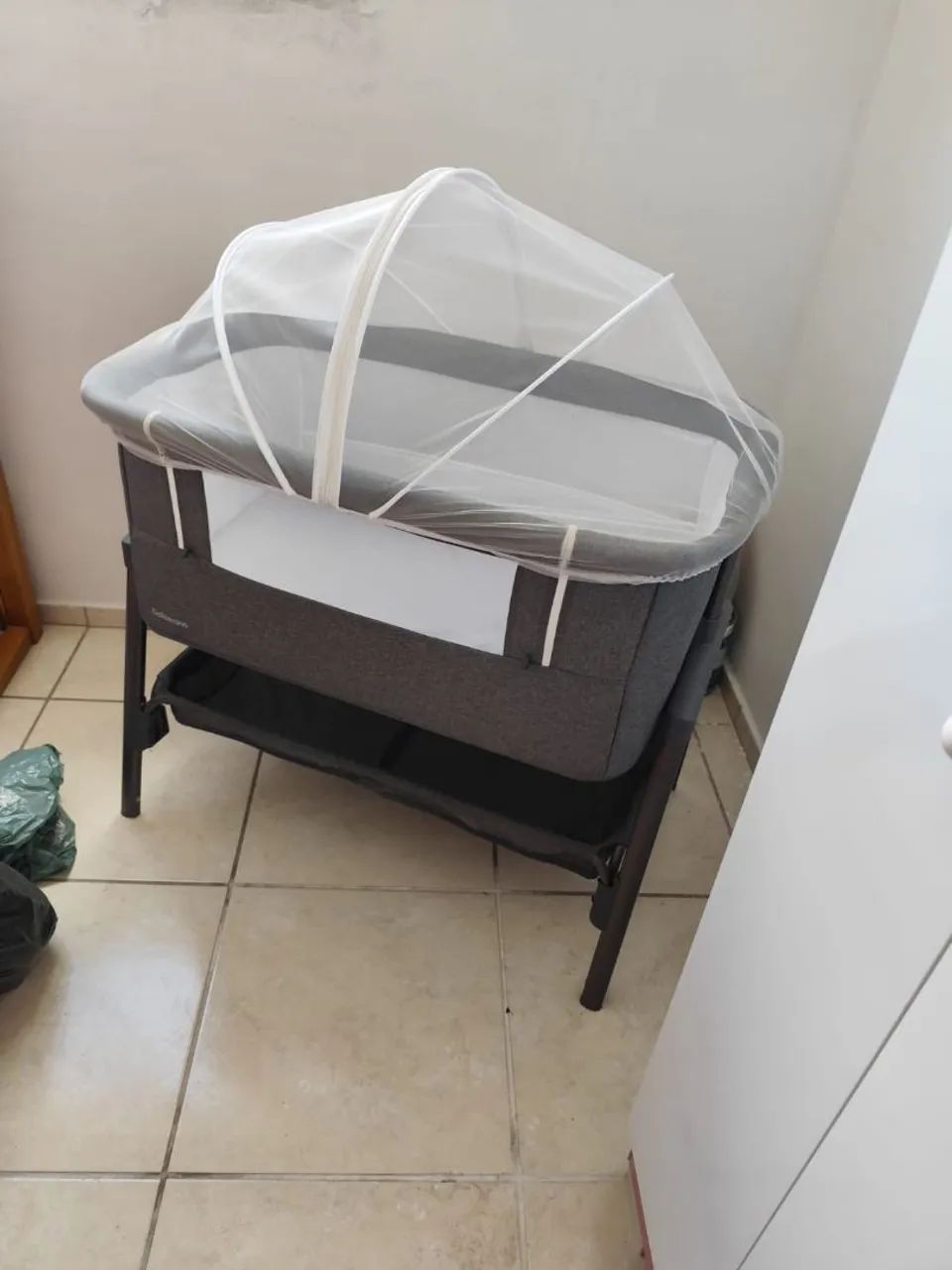 Berço portátil Galzerano com colchão e mosquiteiro. 