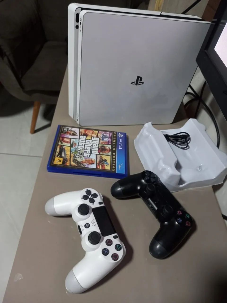 Ps4 slin 500gb original com controles e jogos  - Foto 2