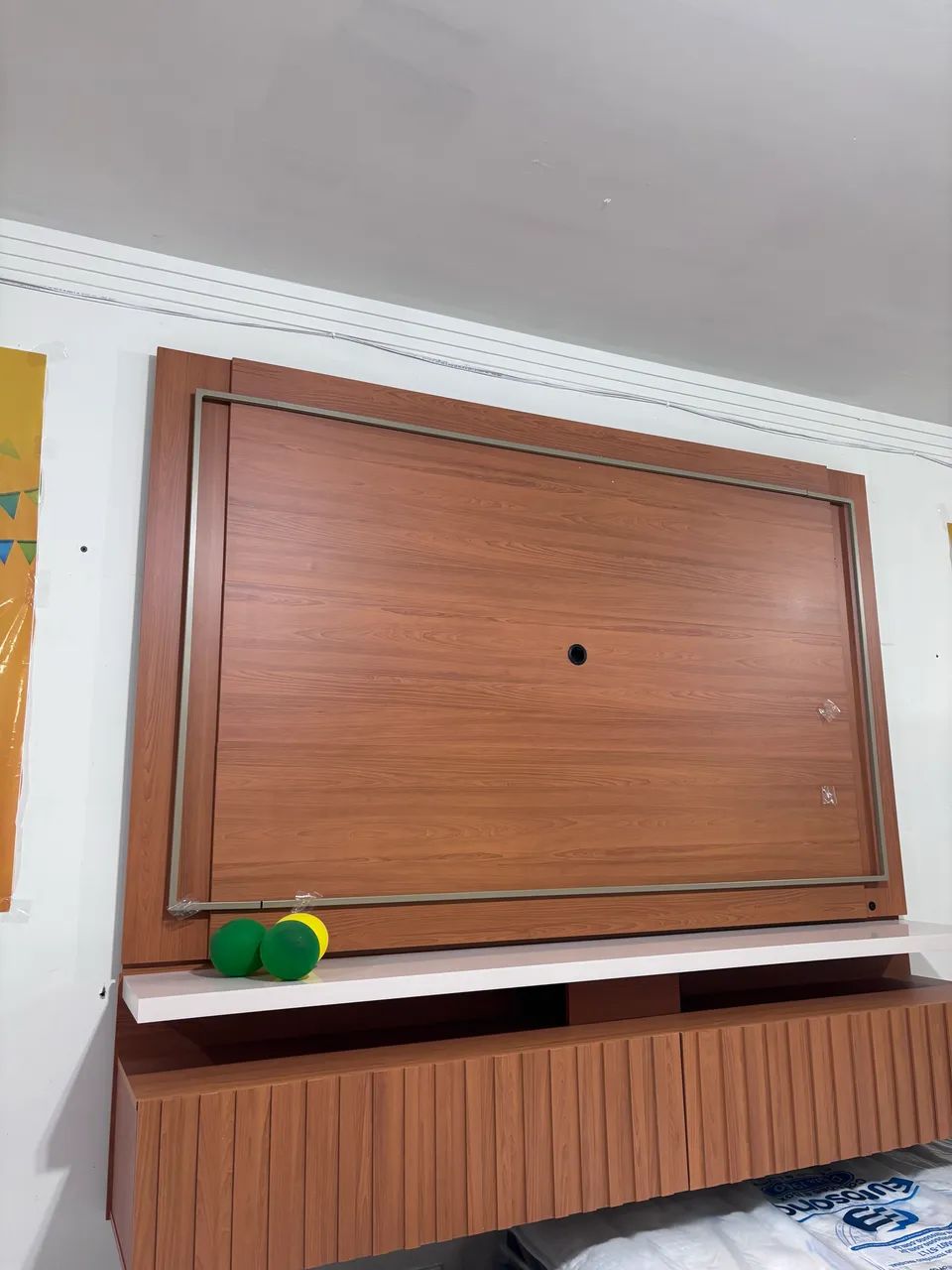Painel de tv suspenso 75 polegadas+ led