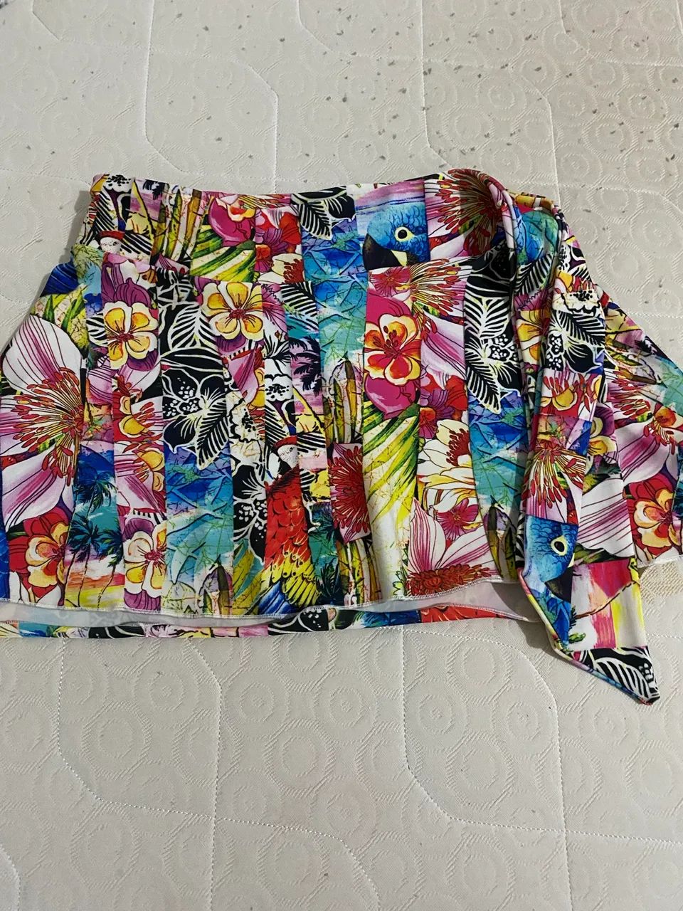 Saída de praia mini saia estampada