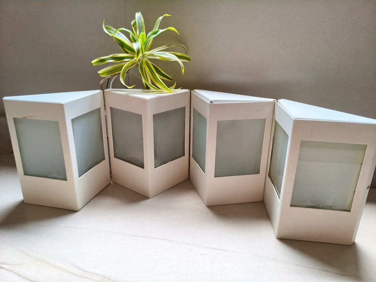 Kit 4 ARANDELAS triangulares brancas com vidros jateados