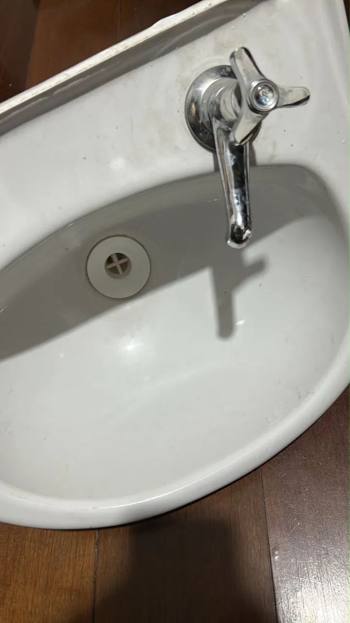 Pia de banheiro com torneira  - Foto 2