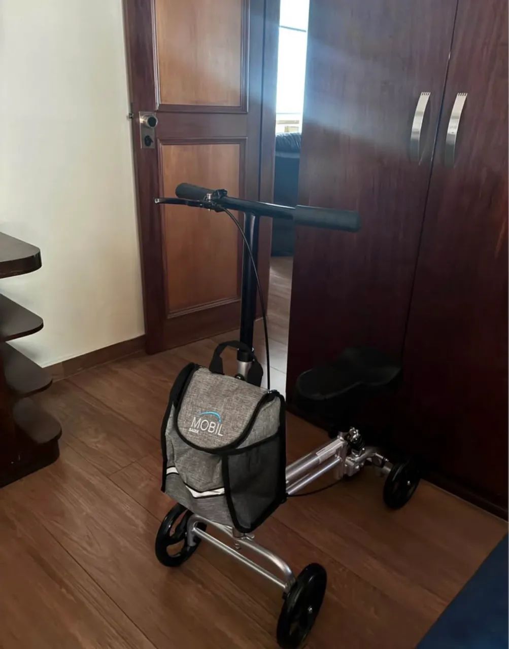 Carrinho p/ quem quebrou pé/ perna 