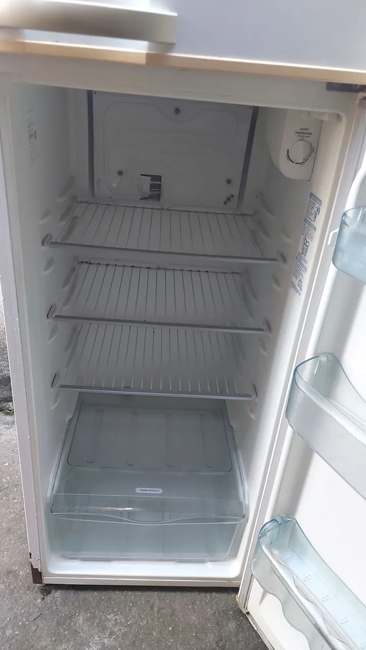 Geladeira Electrolux com defeito - Foto 3