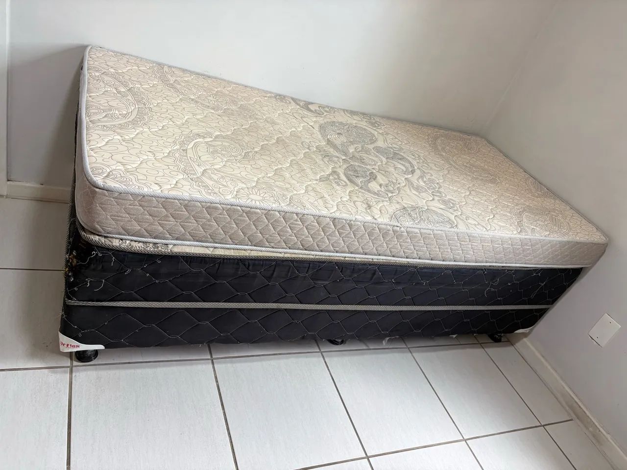 CAMA BOX DE SOLTEIRO