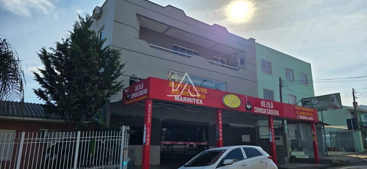 PREDIO COM DOIS APARTAMENTOS DE 3 DORMITÓRIOS, SEMI MOBILIADOS, SALA COMERCIAL MOBILIADA,  - Foto 2
