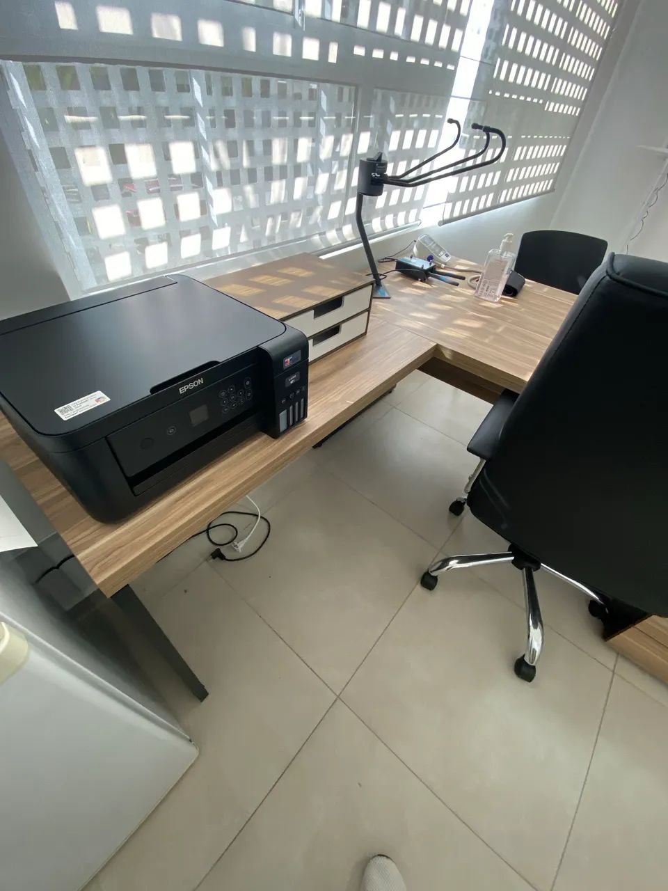 Mesa Diretor em L com Gaveteiro e Extensão - Semi Nova / IMPECÁVEL - Foto 2