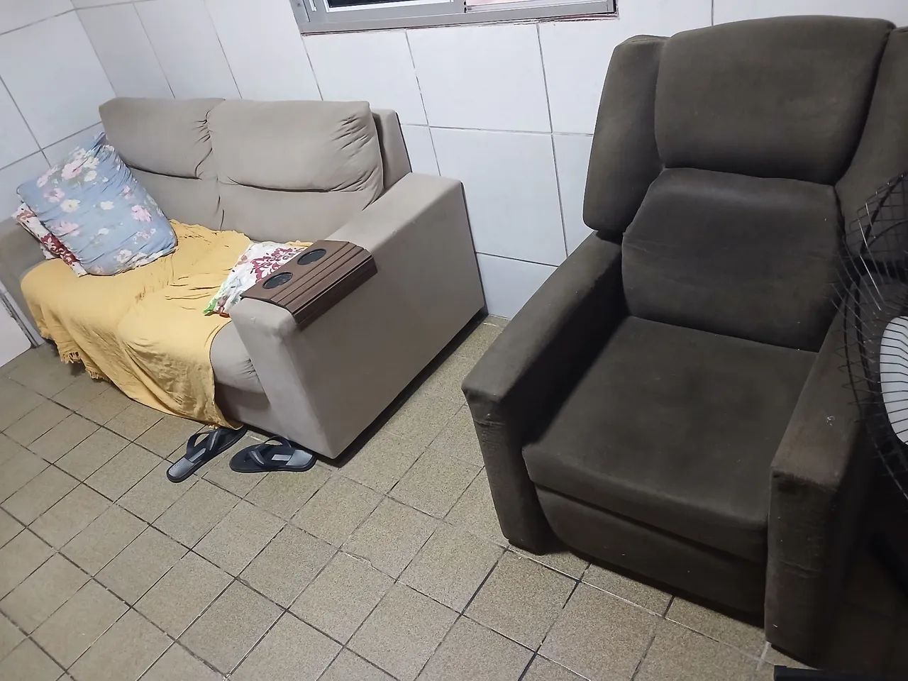 Sofá fixo tradicional + Poltrona