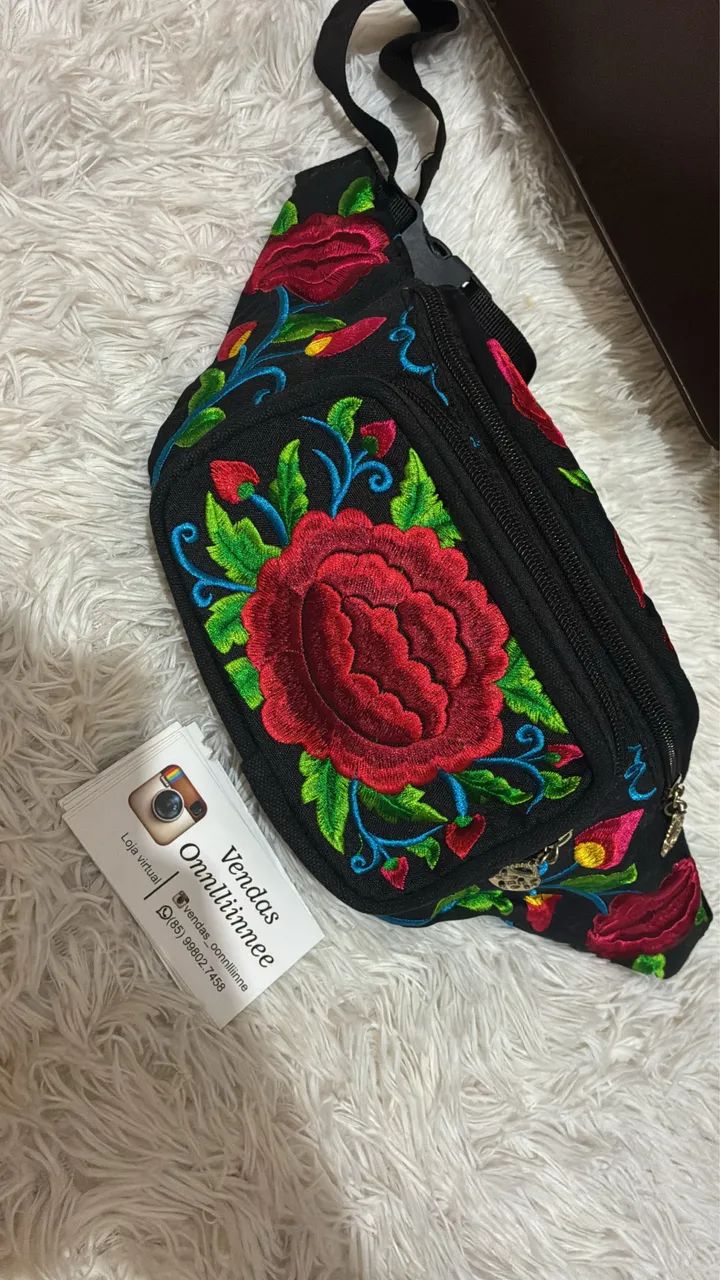 Pochete bordada