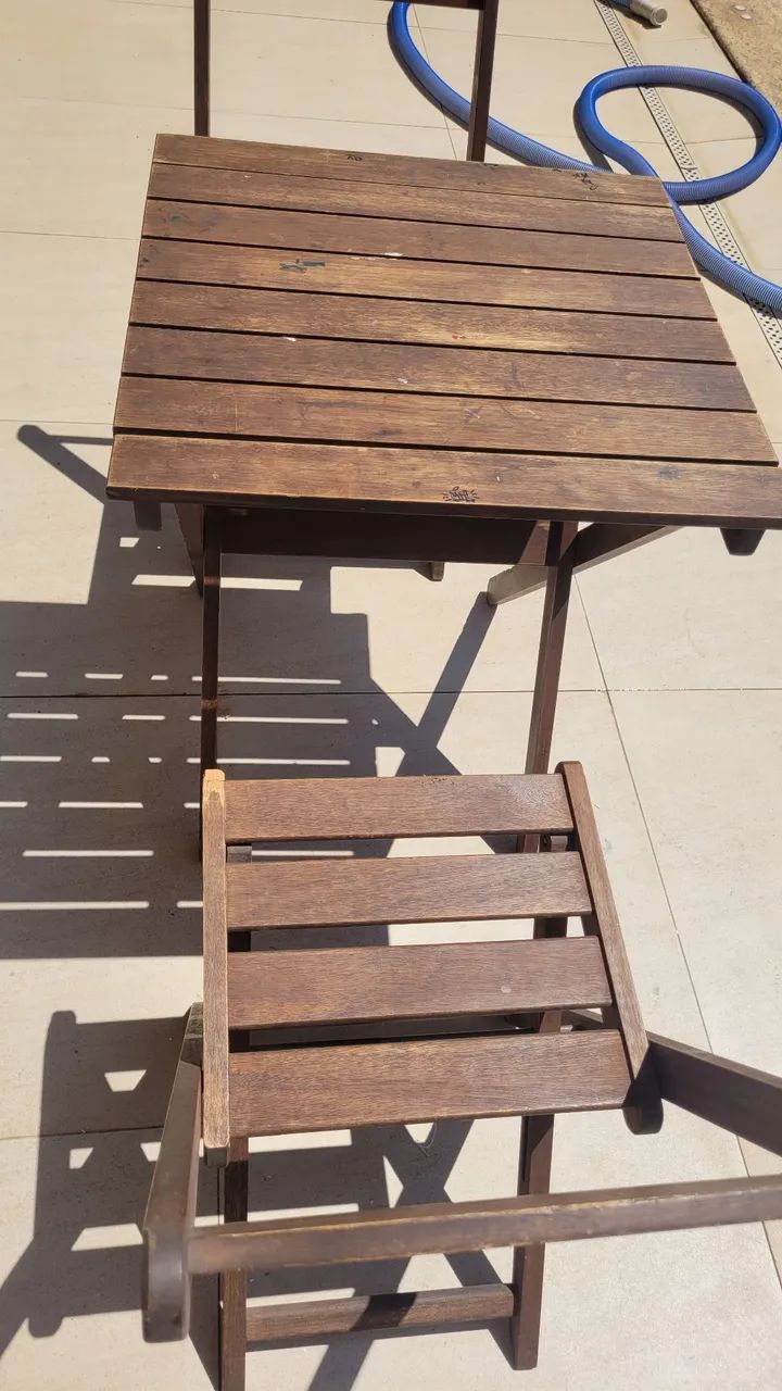Conjunto de mesa com 2 cadeiras Mestra