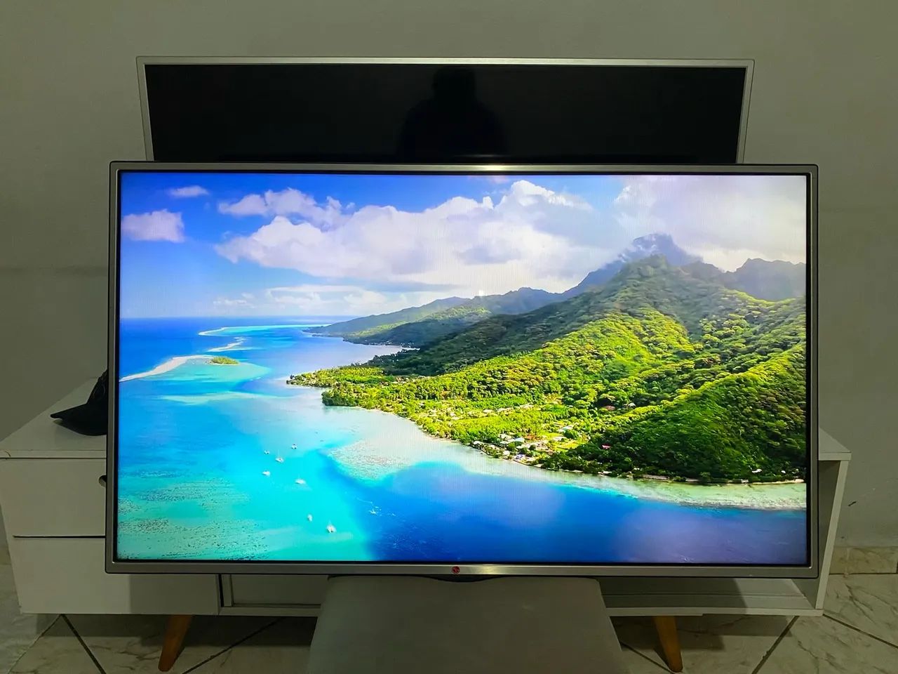 Tv LG 50 polegadas - Borda infinita  - Foto 2