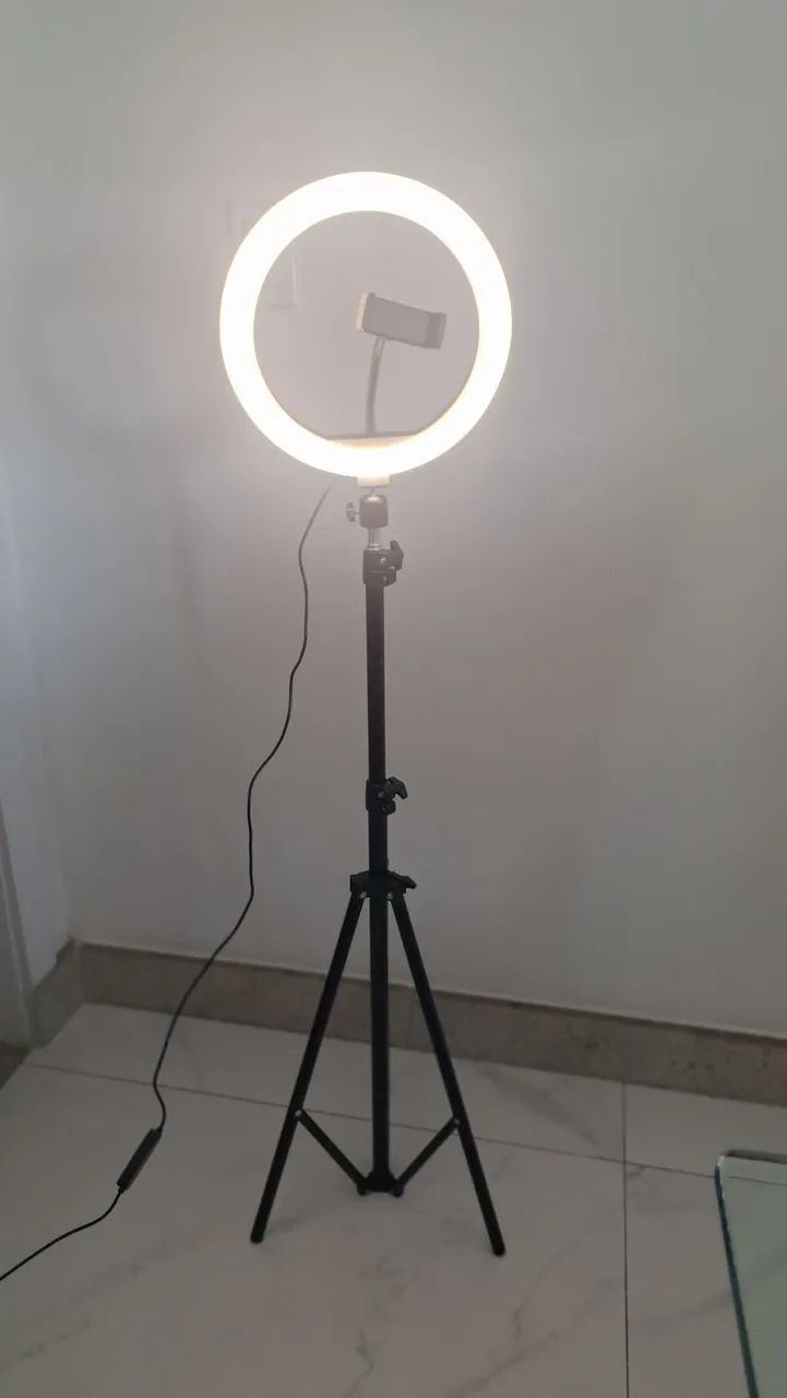 Ring light com tripé 26 cm novo - Foto 2