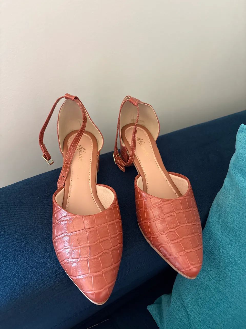 Sapatos novos 39 - Foto 2