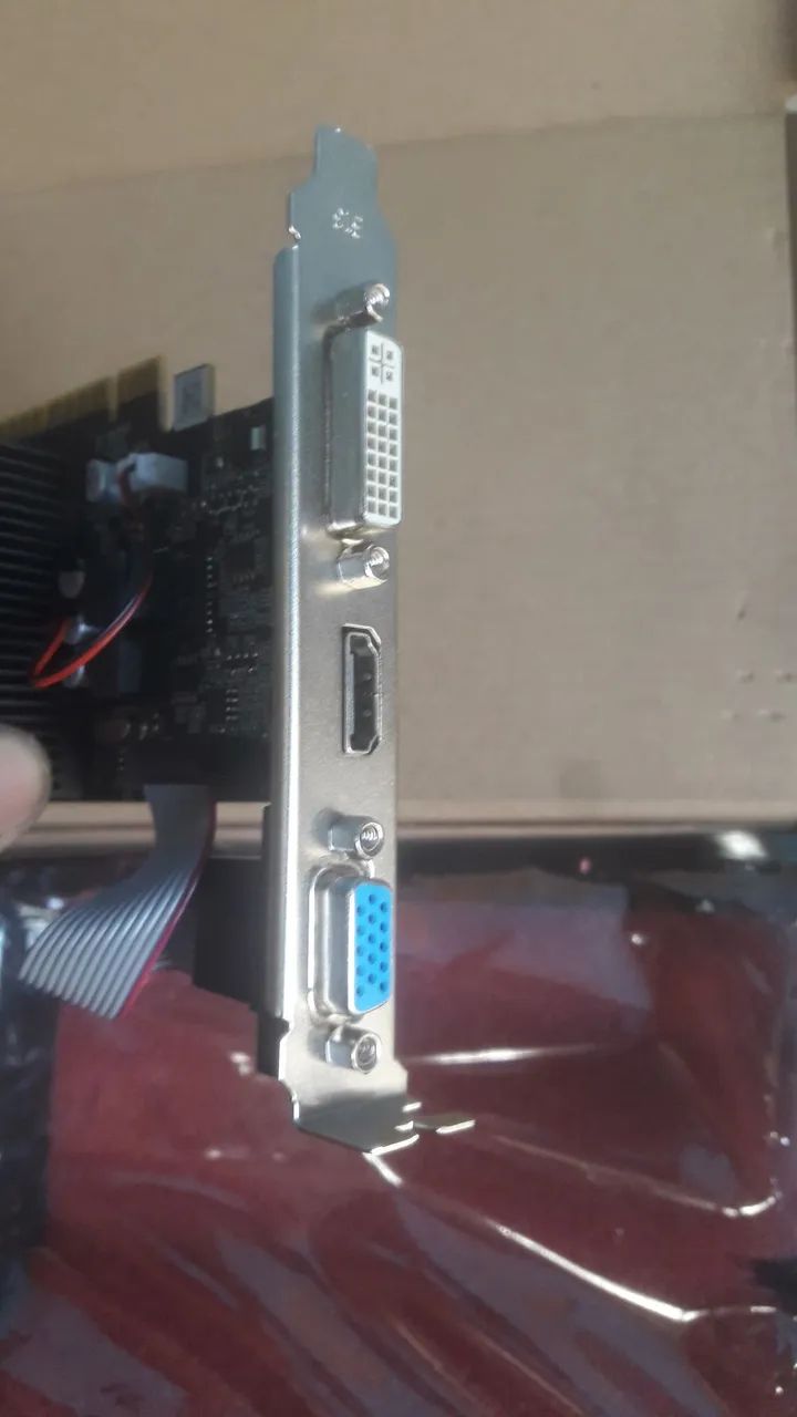 Placa de video ge force gt 730 128bit   4gb  - Foto 3