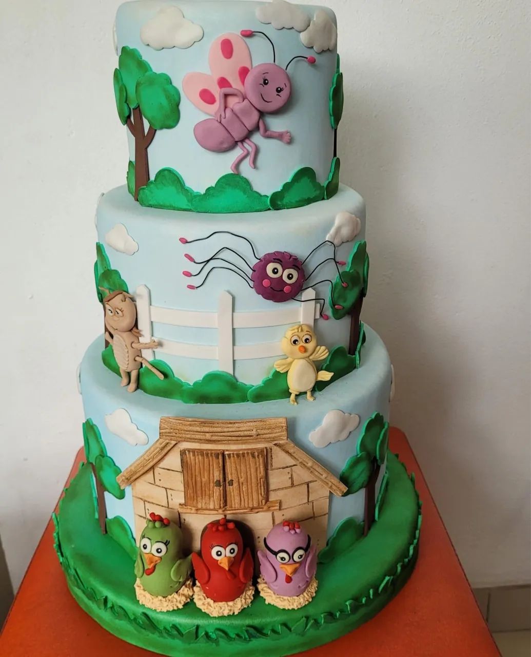 Bolo Fake Galinha Pintadinha 