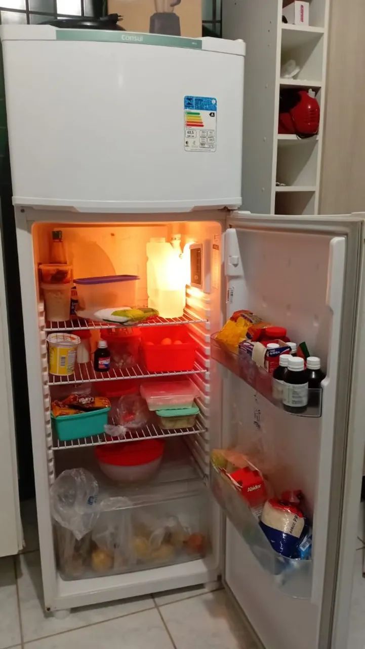 Consul Duplex de 334 litros, modelo CRD37, com cor branca e freezer superior. - Foto 2