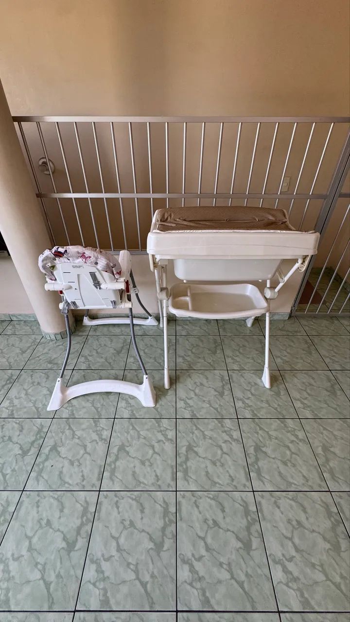 Trocador bebê e cadeira de alimentação 