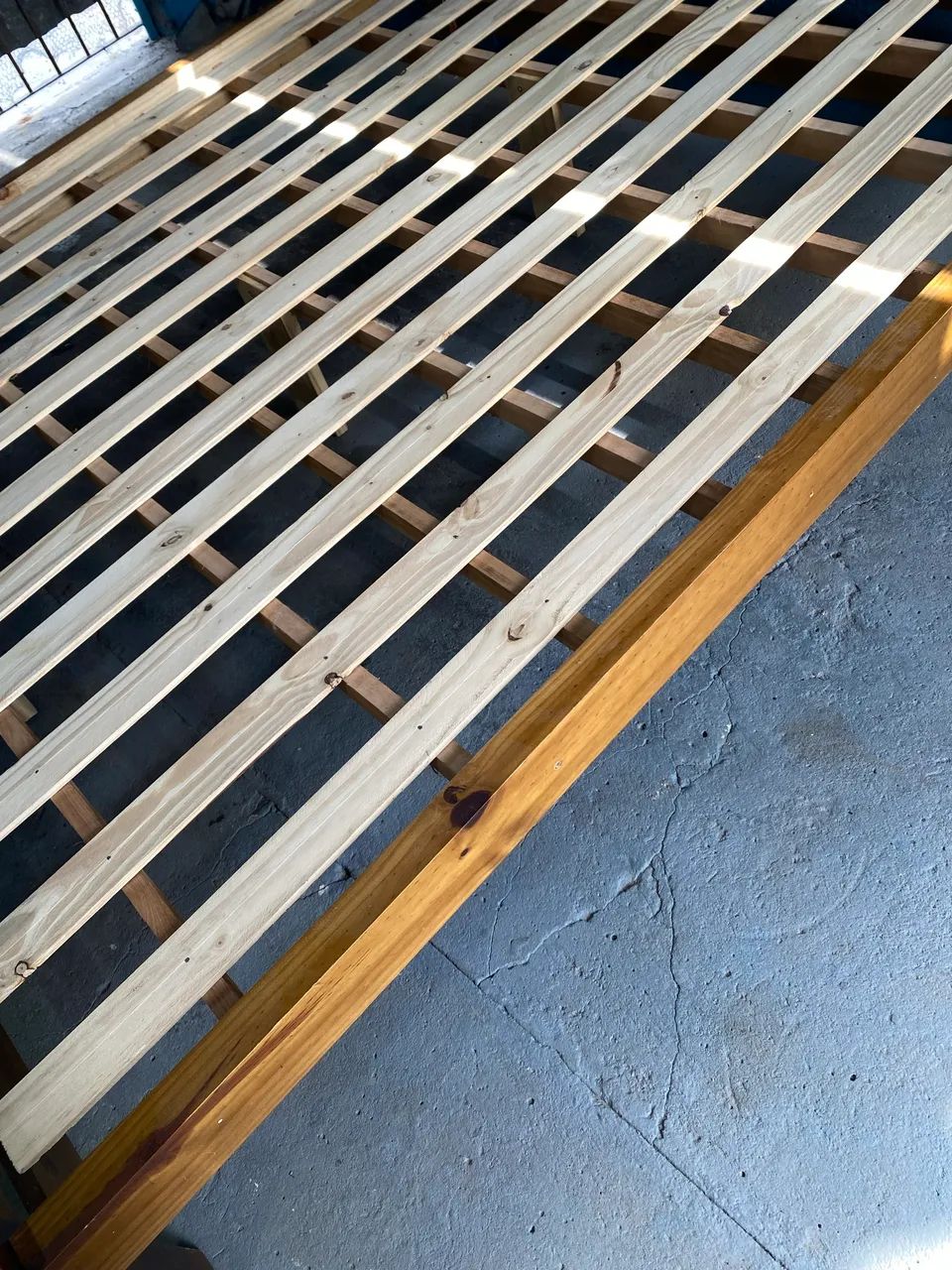 Cama queen com colchão  - Foto 2
