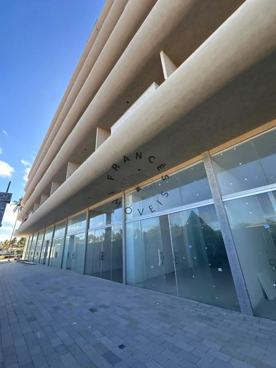 Lojas Comerciais no Edifício Zoe | La Rue  Praia do Francês