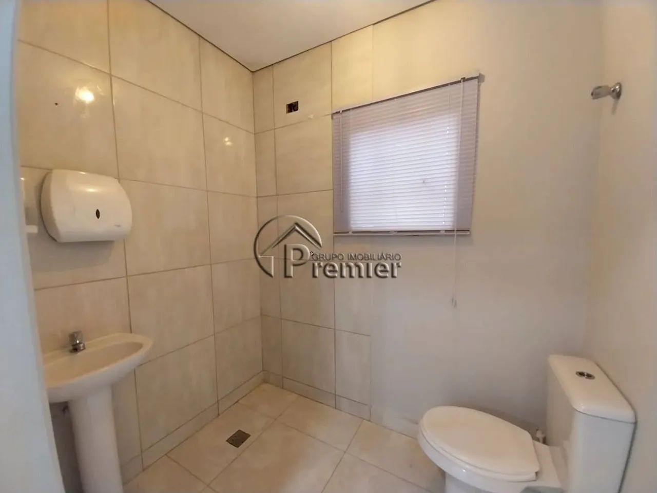 Salão comercial com ar condicionado de trinta e sete metros quadrados para locação no Cent - Foto 5