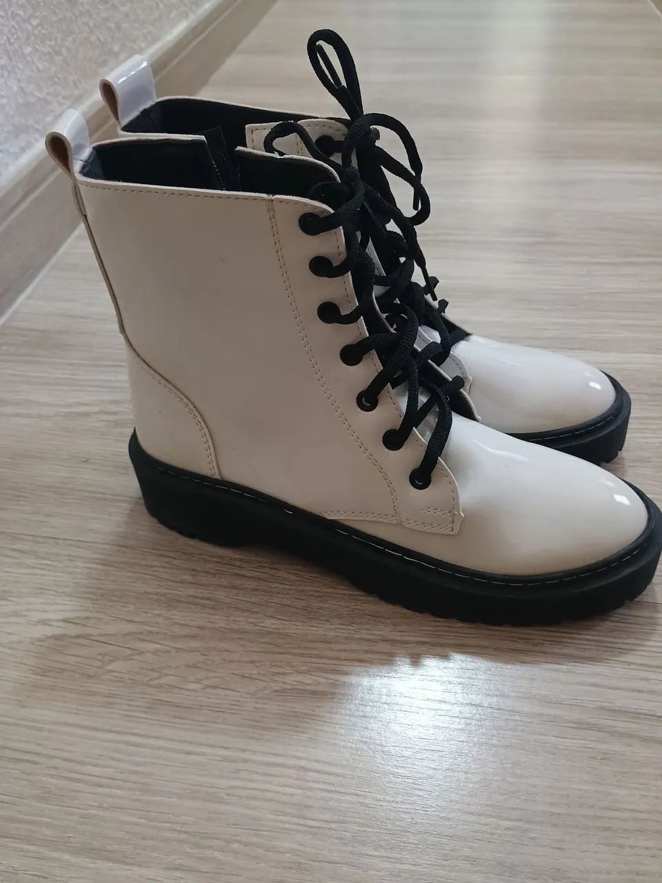 Bota Branca 37