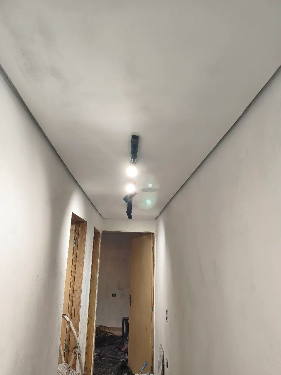 Instalação de Trilho Eletrificados e Luminarias  - Foto 2