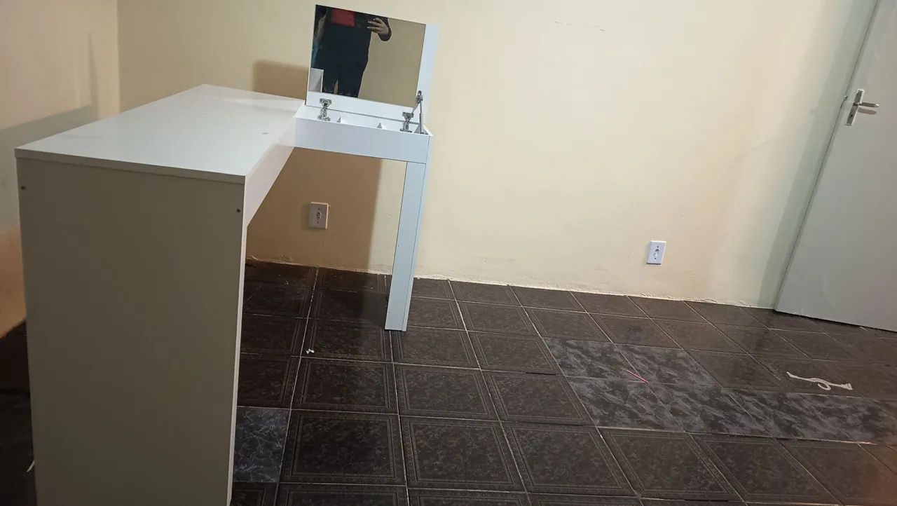 Escrivaninha e penteadeira  - Foto 3