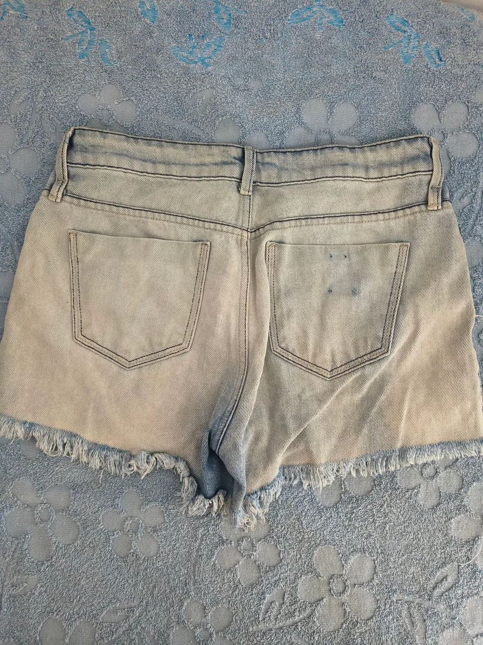 Short Jeans Curto sem Lycra Lavagem Clara  - Foto 3