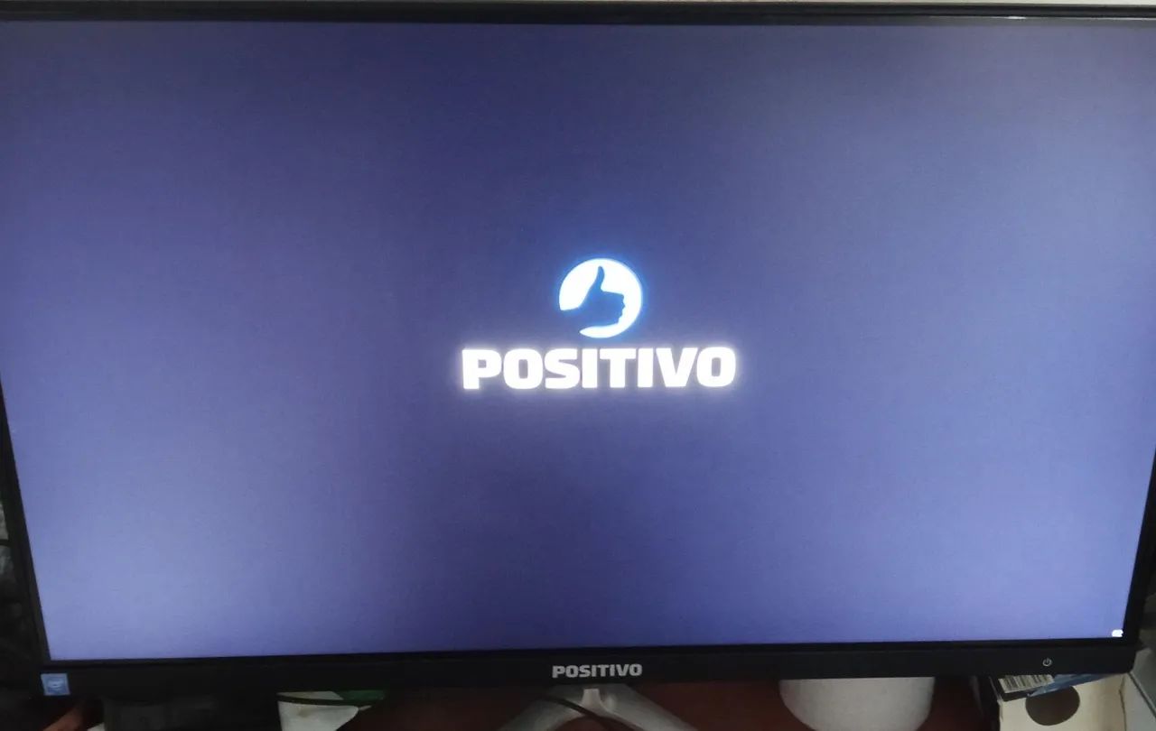 Computador All in One Positivo 4GB Ram C464a-21 SSD Tela 21.5 Pol Android Linux Windows ZN