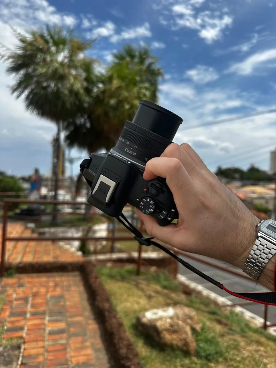 Canon R50  - Foto 2