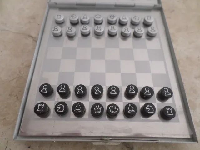 Jogo  Xadrez e Gamão de Inox - Foto 4