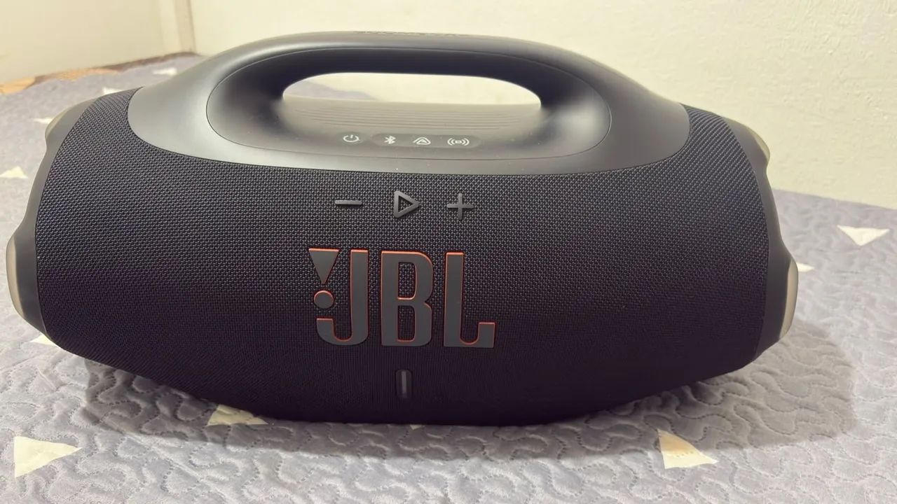 BOMBOX