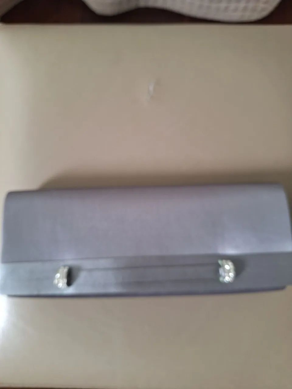 2 Bolsas, uma  dourada e outra prateada.  - Foto 3