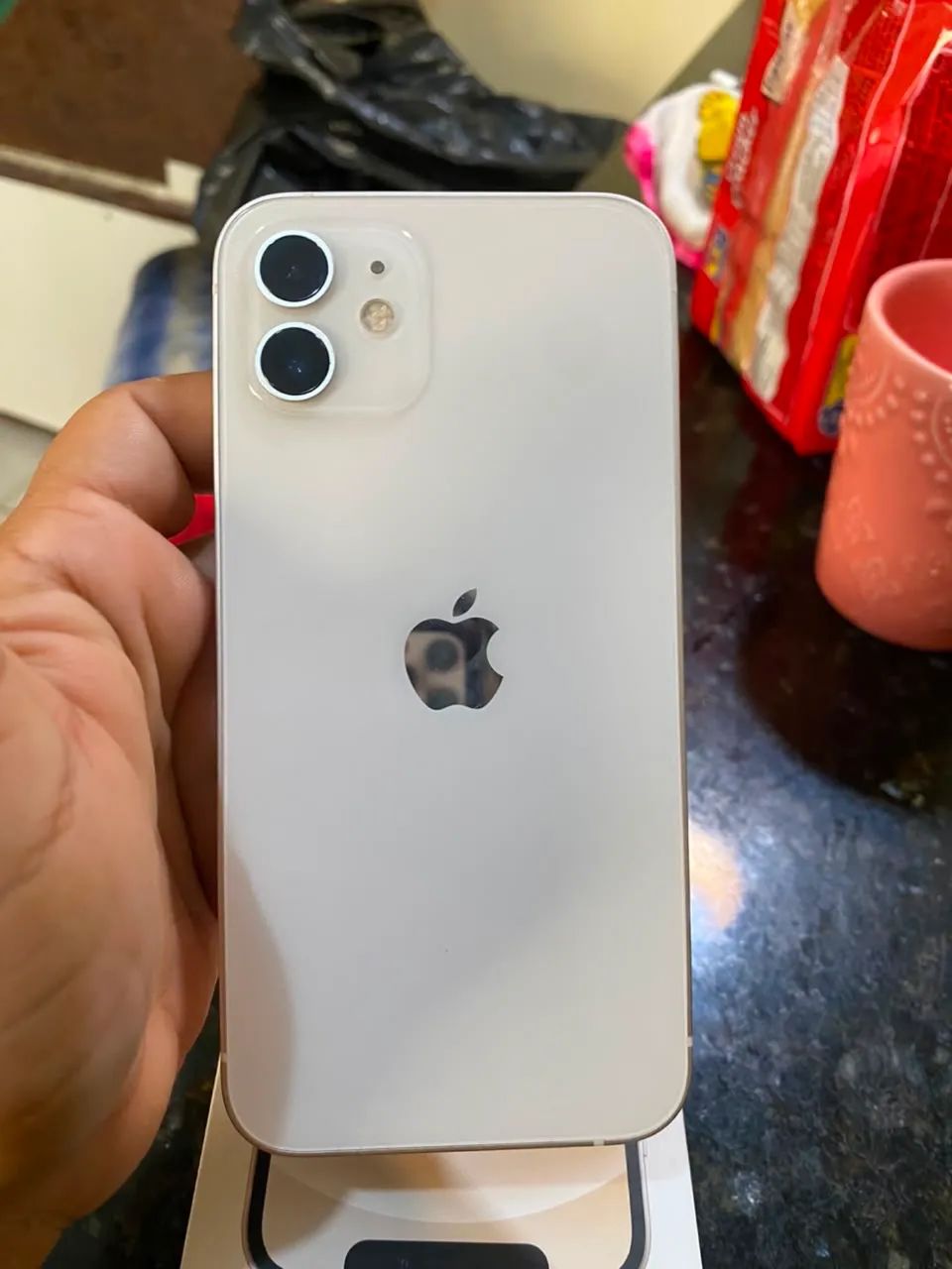 Vendo um iPhone 12 semi novo - Foto 3